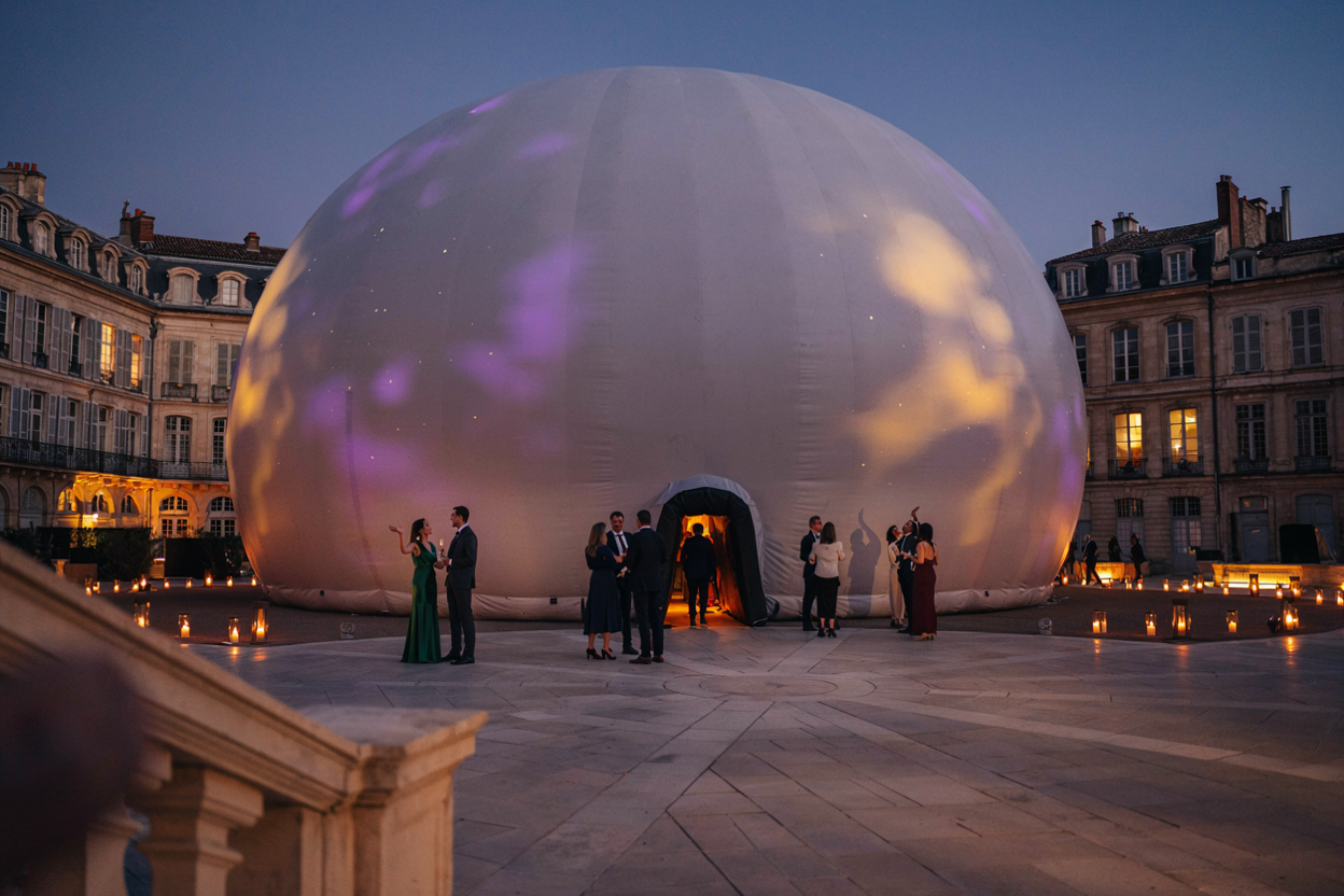 Location de dôme immersif 360° à Bordeaux, grand dôme gonflable pour événement en soirée