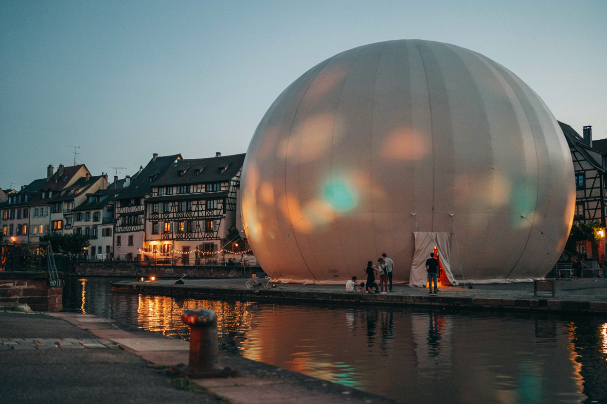 Location de dôme immersif 360° à Strasbourg, grand dôme gonflable pour événement en soirée